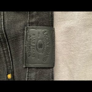 black denim lucky brand skinny jeans!!